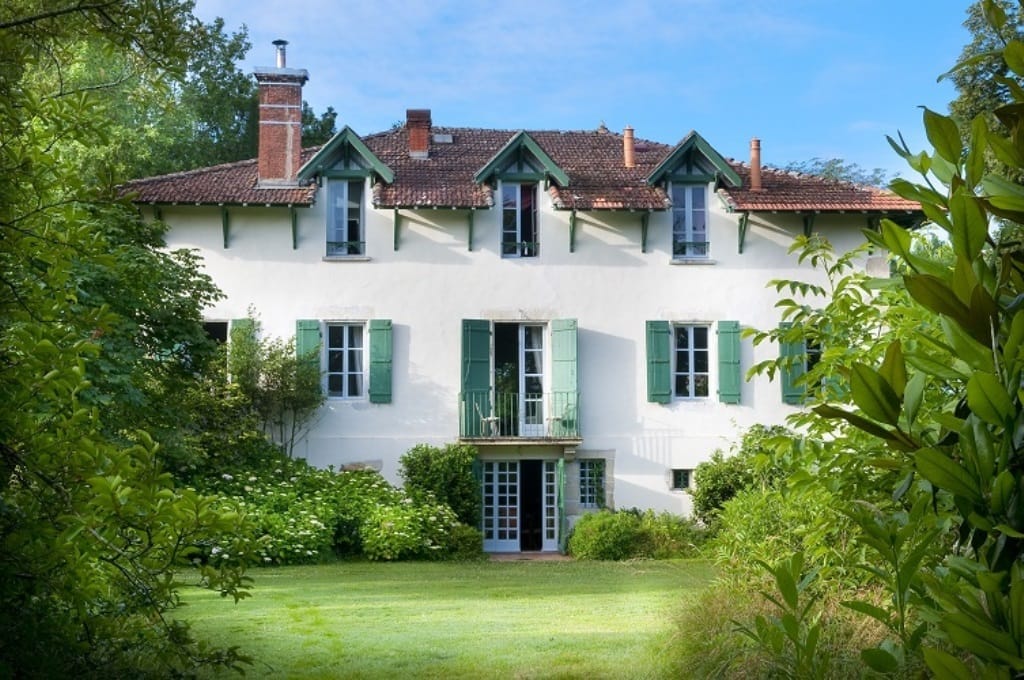 https://cdt64.media.tourinsoft.eu/upload/Domaine-de-Sengresse---maison-d-hotes-parc.jpg