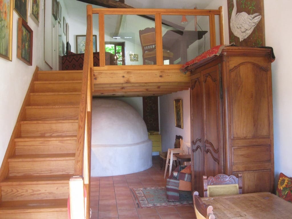 https://cdt64.media.tourinsoft.eu/upload/McLusky-buanderie---entree-acces-etage.JPG