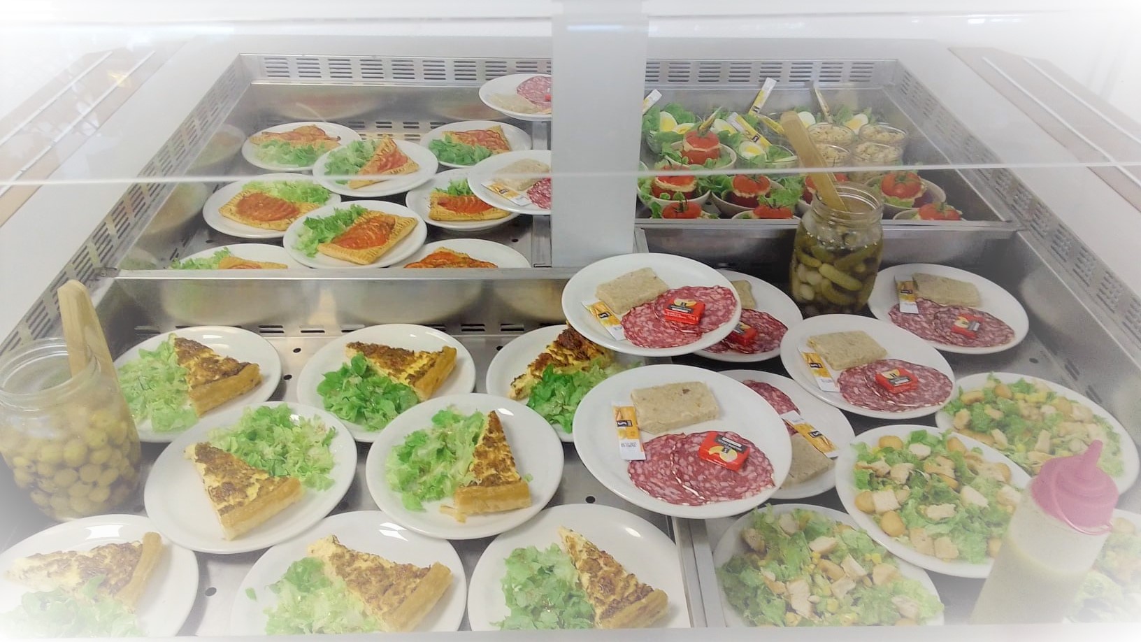 https://cdt64.media.tourinsoft.eu/upload/Buffet-d-entrees.jpg