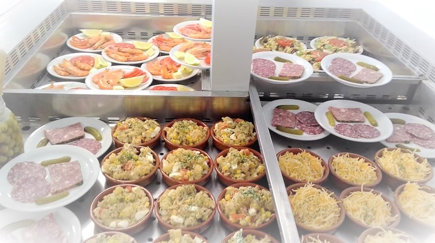 https://cdt64.media.tourinsoft.eu/upload/Buffet-d-entrees-2.jpg