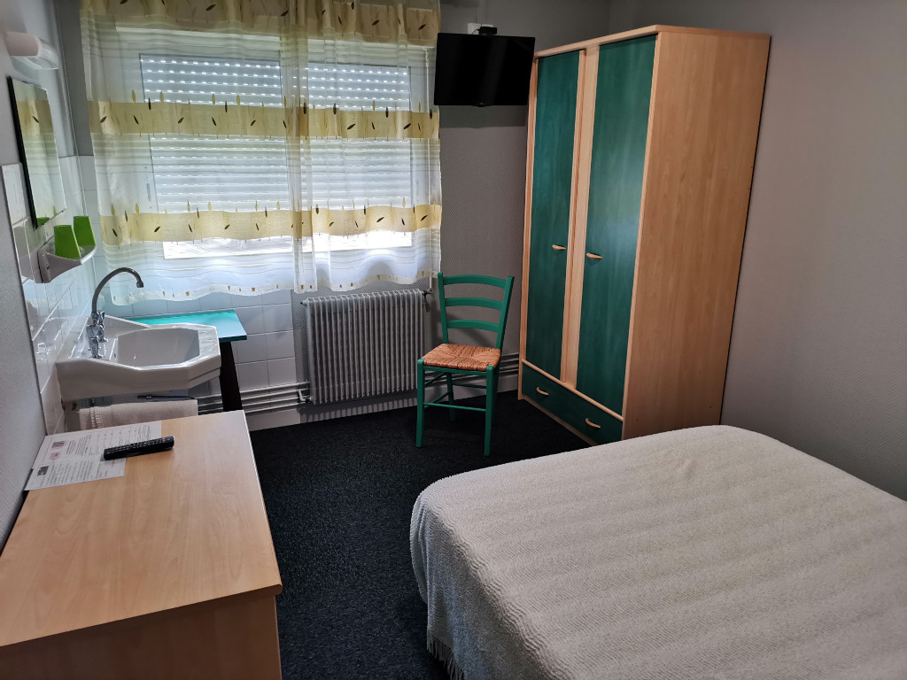 https://cdt64.media.tourinsoft.eu/upload/ch-10-avec-SDBcommune-2.jpg
