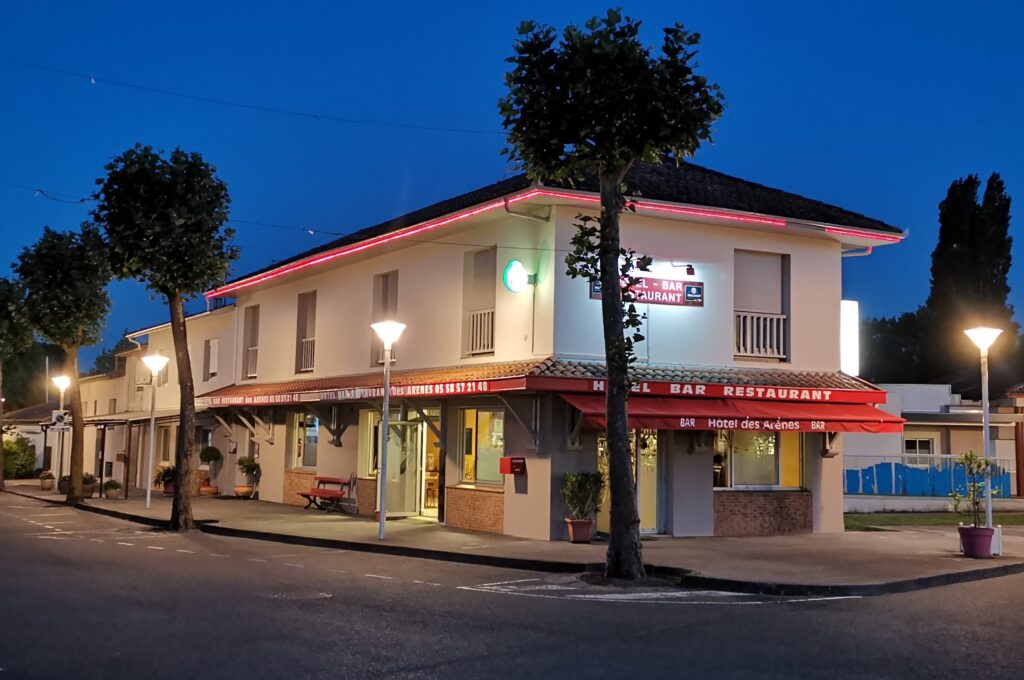 https://cdt64.media.tourinsoft.eu/upload/ext-nuit.jpg