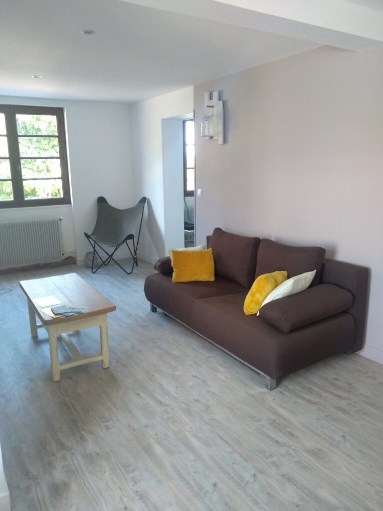 https://cdt40.media.tourinsoft.eu/upload/1-Salon-commun-aux-hotes-wifi-gratuit.jpg