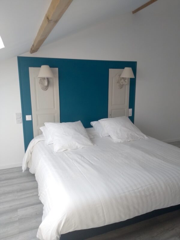https://cdt64.media.tourinsoft.eu/upload/2-Suite-composee-de-2-chambres-avec-salle-d-eau-privative-et-WC-independant.jpg