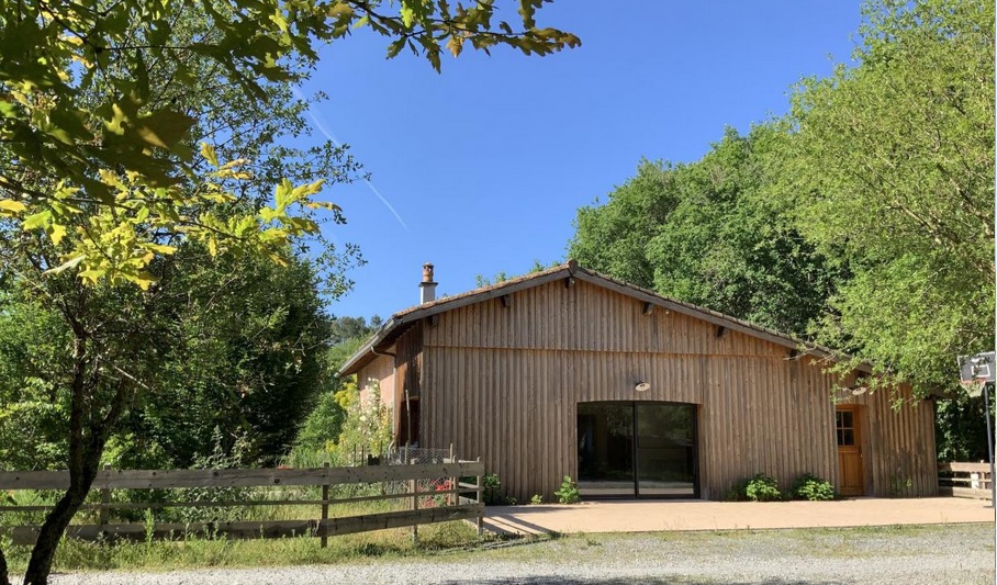 https://cdt64.media.tourinsoft.eu/upload/20478-Gite-Hortensias---Location-vacances-a-Pontonx-sur-Adour-Petit-Pontbiel-parc6.jpeg