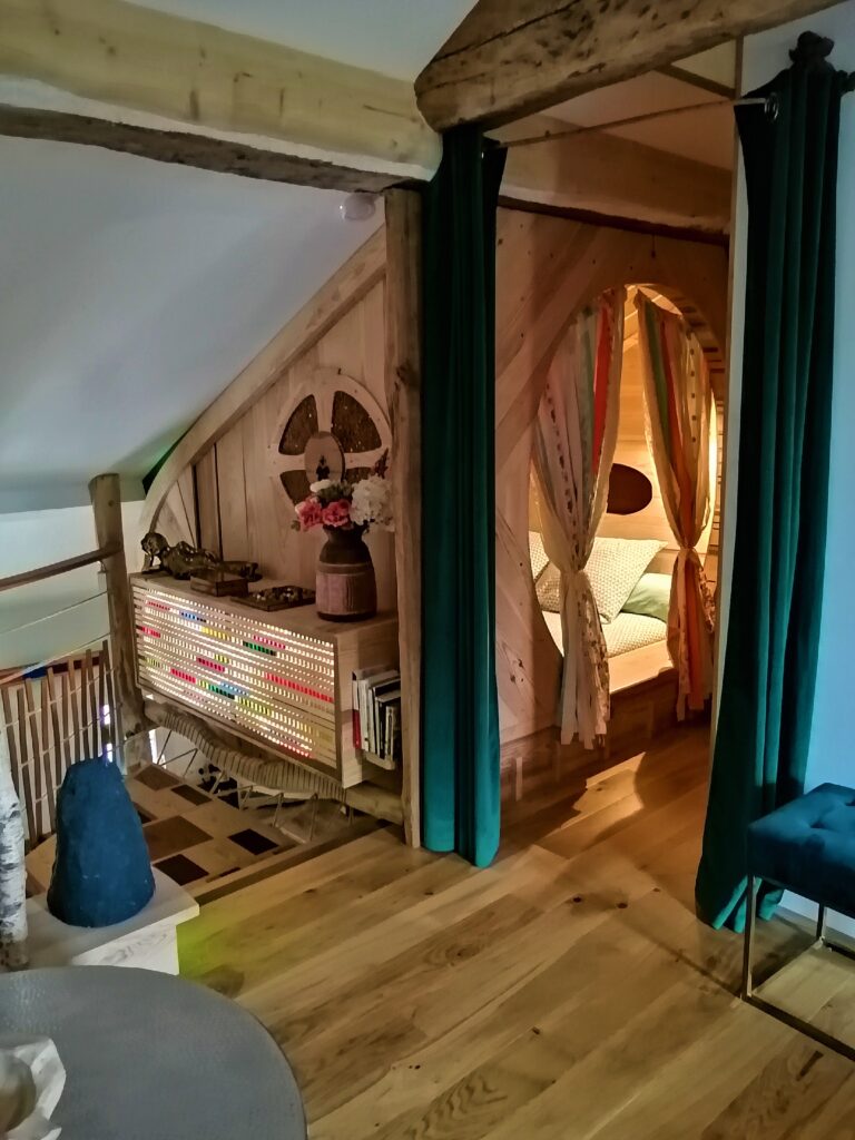 https://cdt64.media.tourinsoft.eu/upload/7--Entree-de-l-alcove.jpg