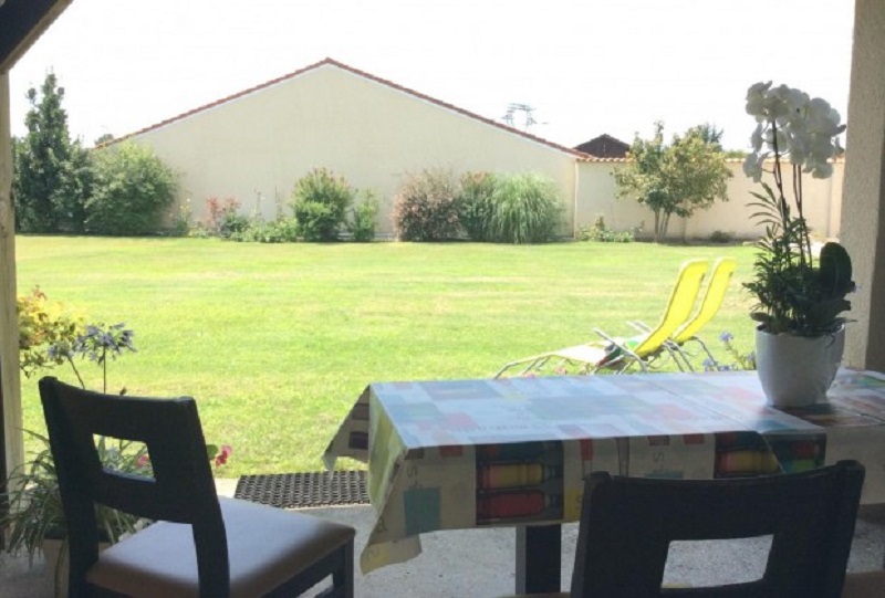 https://cdt64.media.tourinsoft.eu/upload/Bagneres---terrasse-jardin.jpg