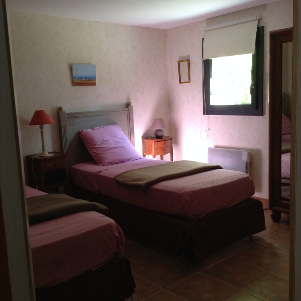 https://cdt40.media.tourinsoft.eu/upload/Chambre2-bis-6.jpeg