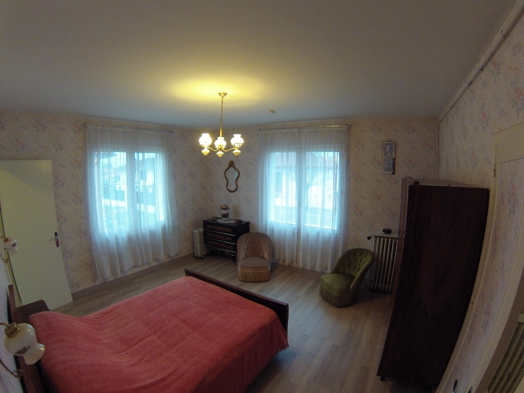 https://cdt64.media.tourinsoft.eu/upload/Domenger-La-Roseraie---chambre-2pers.JPG