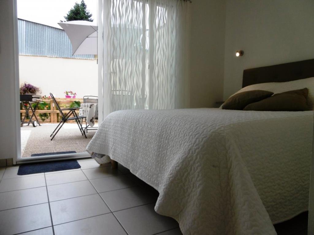 https://cdt64.media.tourinsoft.eu/upload/Dutouya---chambre-terrasse-privative.jpg