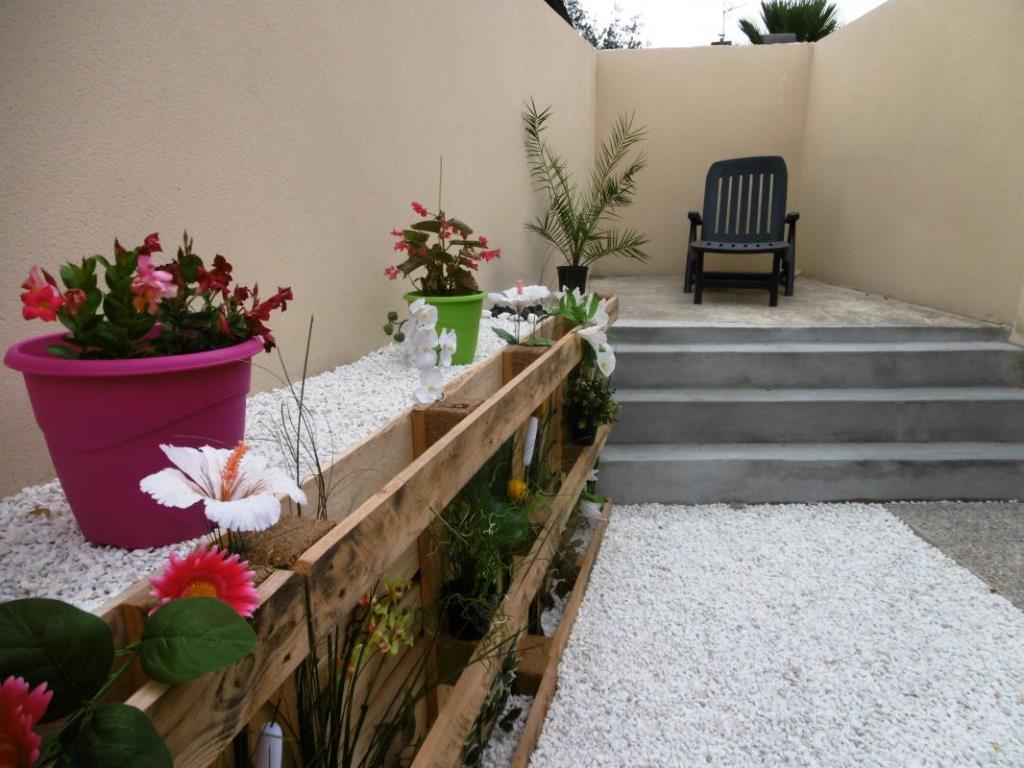 https://cdt64.media.tourinsoft.eu/upload/Dutouya---terrasse-fleurie.jpg