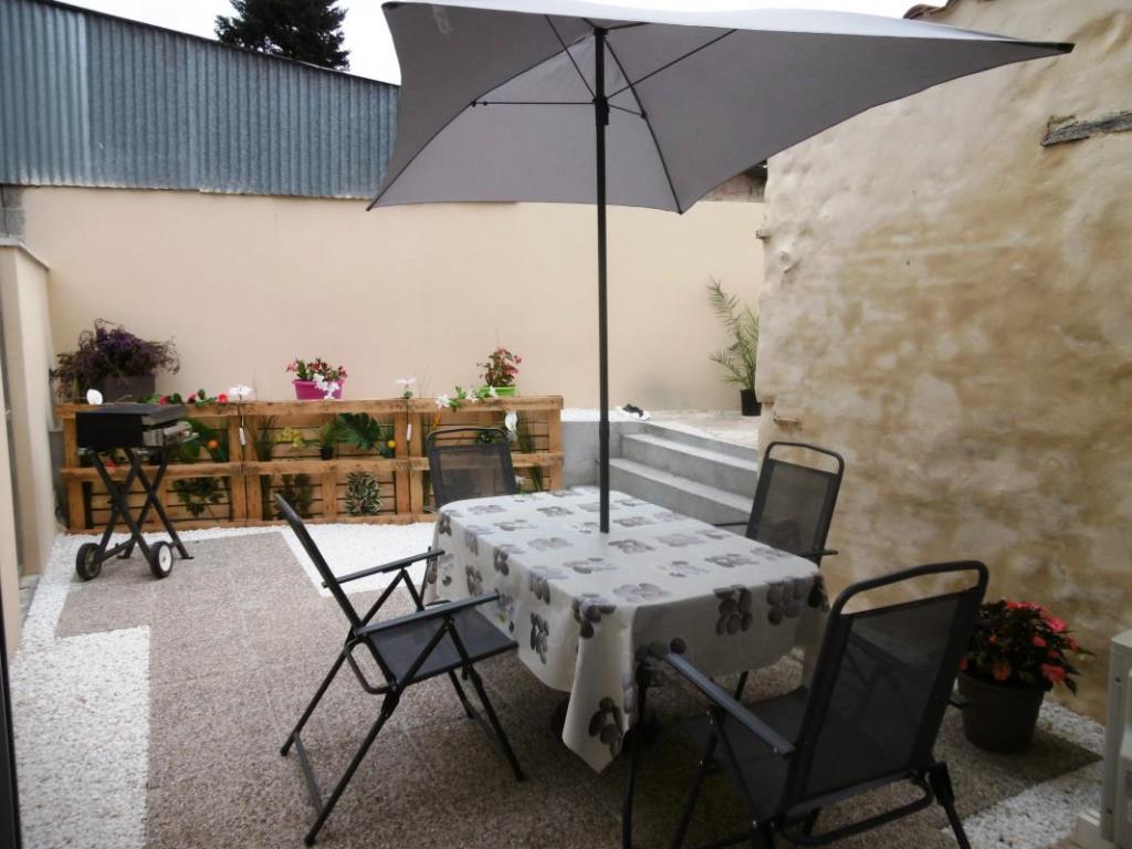 https://cdt64.media.tourinsoft.eu/upload/Dutouya---terrasse.jpg