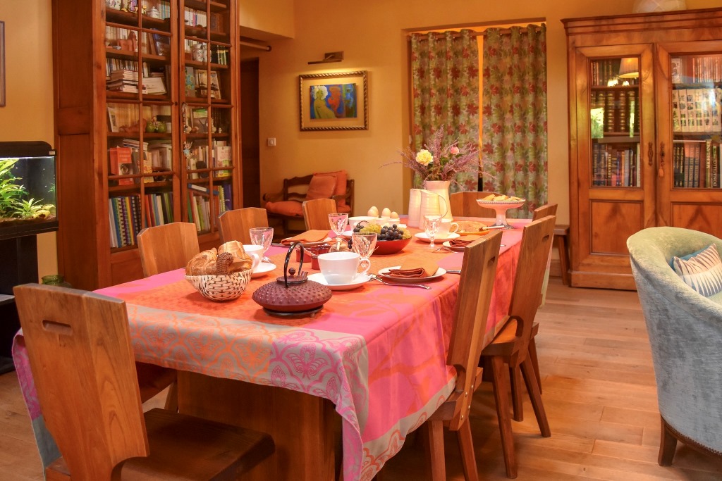 https://cdt40.media.tourinsoft.eu/upload/Hilbert---petit-dejeuner--1-.JPG