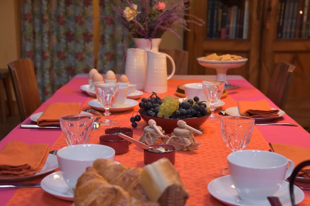 https://cdt40.media.tourinsoft.eu/upload/Hilbert---petit-dejeuner--3-.JPG