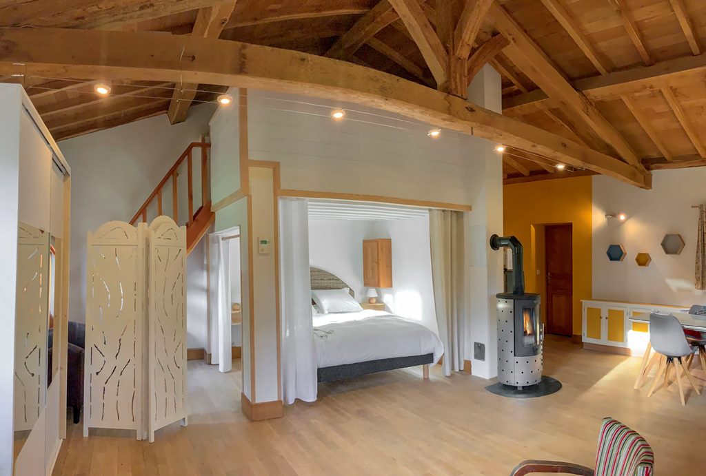 https://cdt64.media.tourinsoft.eu/upload/Hilbert---sejour-alcove.jpg