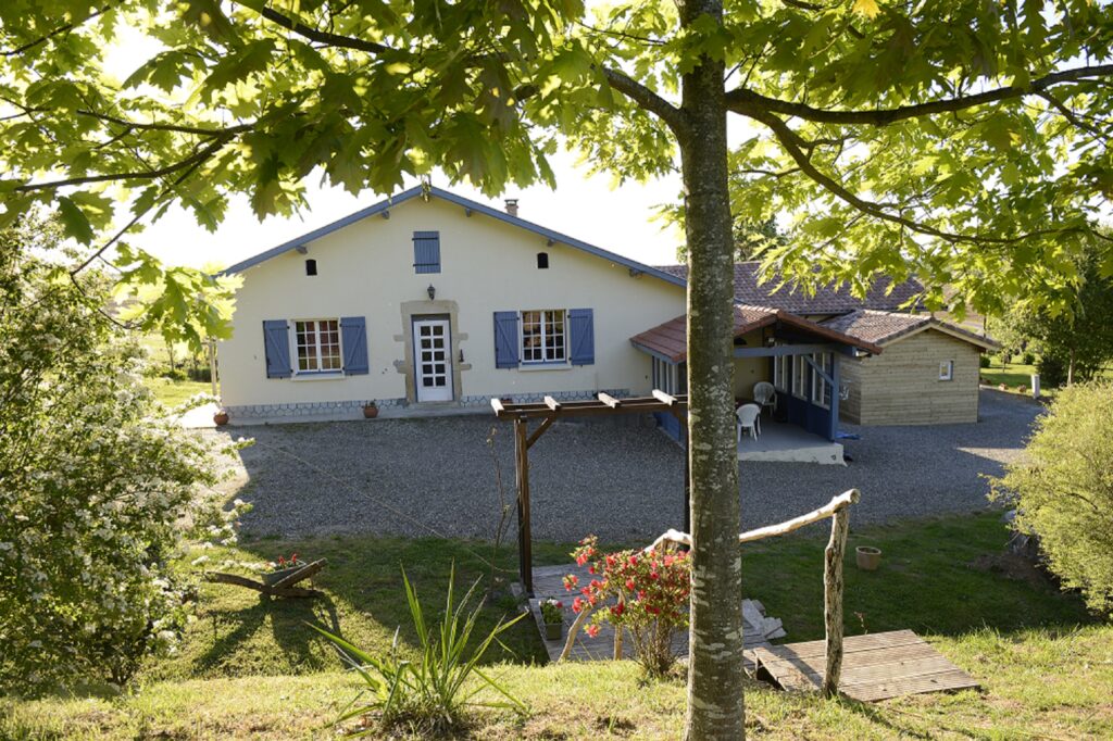 https://cdt64.media.tourinsoft.eu/upload/POYANNE-LOCATION-004N.jpg