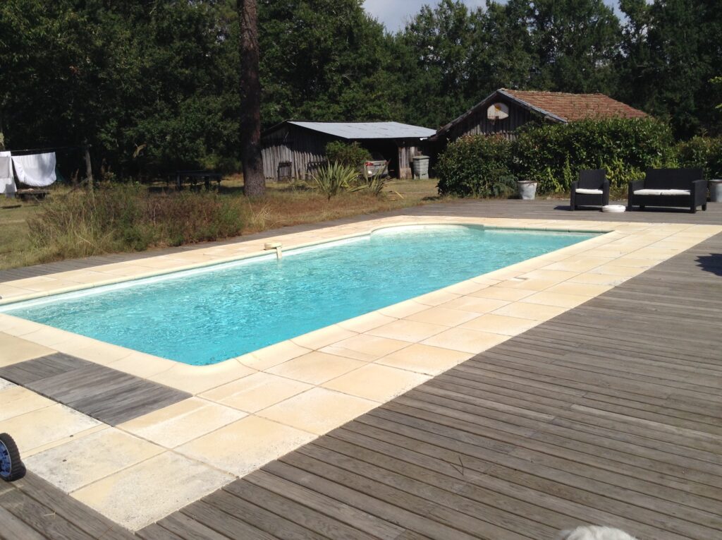 https://cdt40.media.tourinsoft.eu/upload/Piscine-10.jpeg