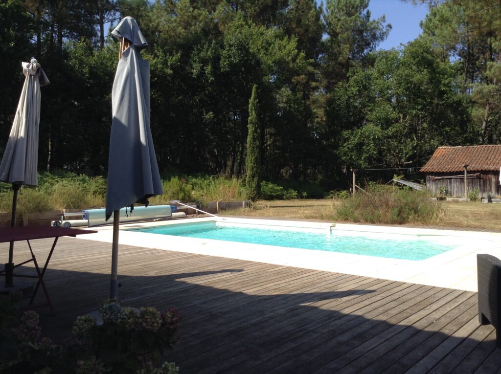 https://cdt40.media.tourinsoft.eu/upload/Piscine-bis-3.jpeg