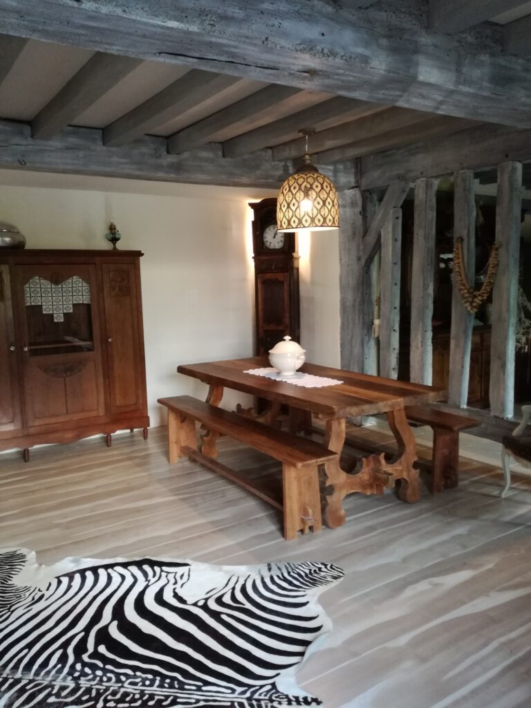 https://cdt64.media.tourinsoft.eu/upload/Salle-a-manger-88.jpg