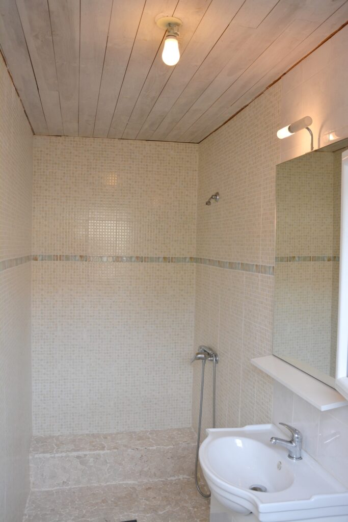 https://cdt40.media.tourinsoft.eu/upload/Salle-d-eau-141.JPG